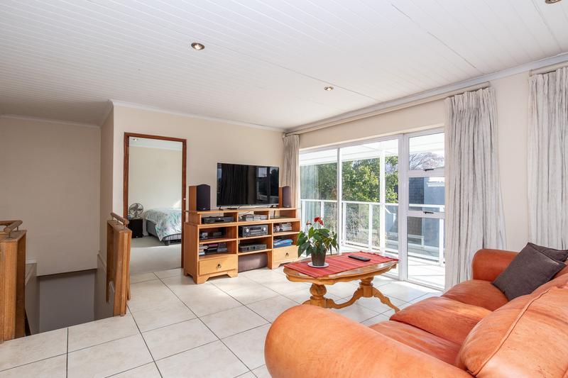 5 Bedroom Property for Sale in Constantia Western Cape